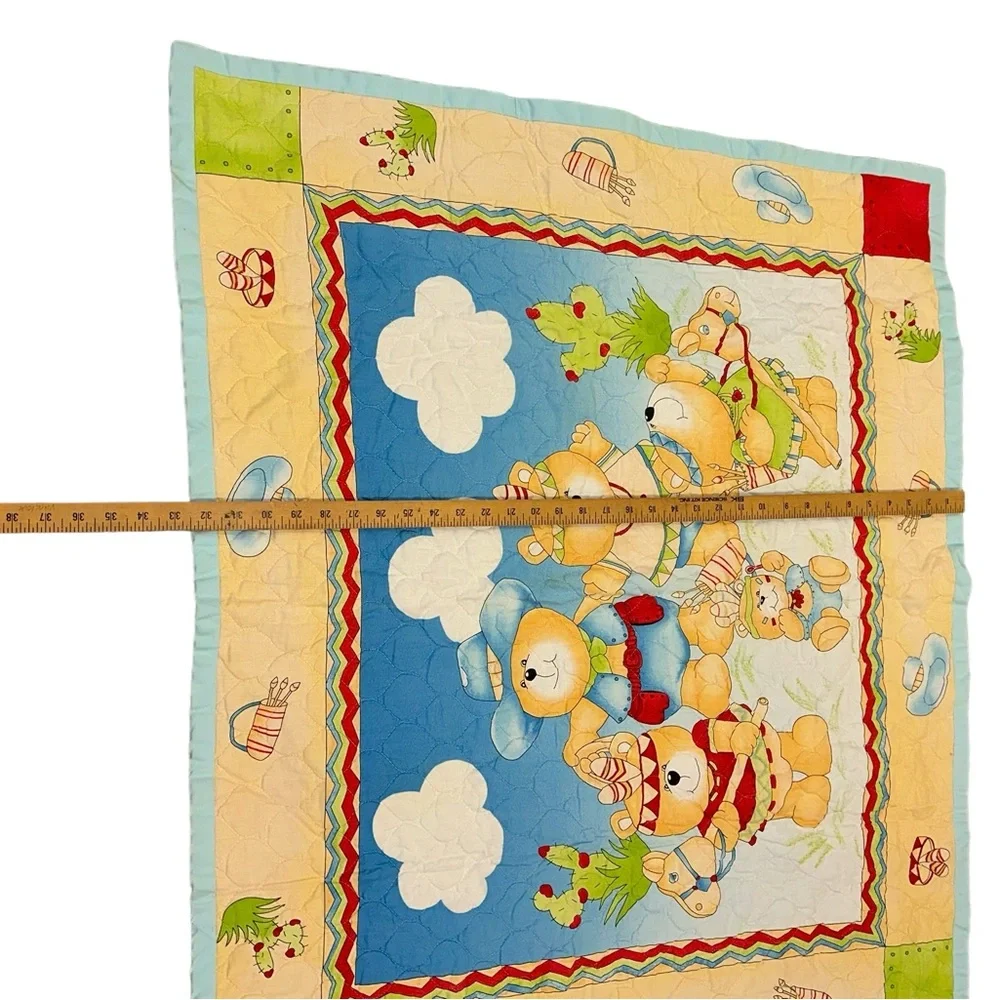 Vintage homemade baby quilt with‎ teddy bears super cute!!! Unisex